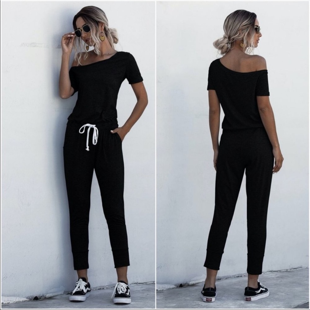 ✨LAST ONE✨BLACK OFF THE SHOULDER BLACK JUMPSUIT - Picture 2 of 4